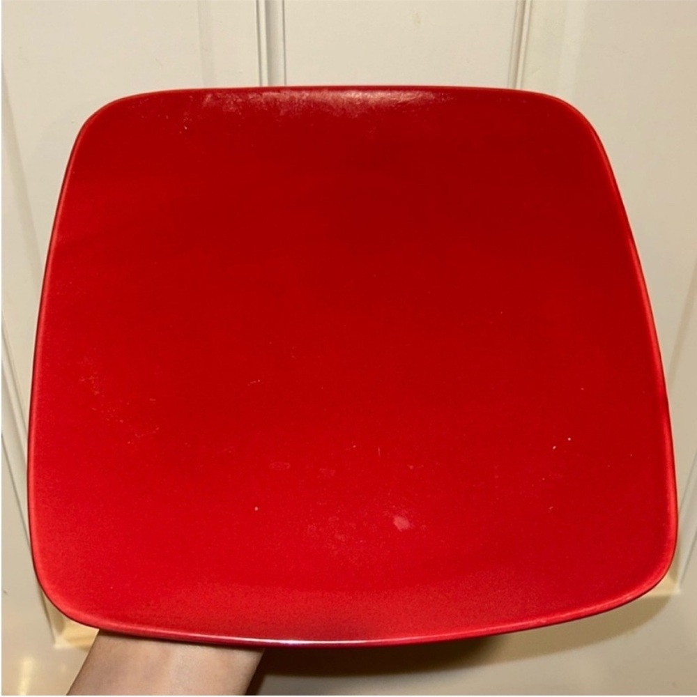 Square red plate